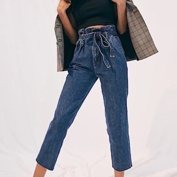 Abercrombie & Fitch Denim - Abercrombie & Fitch Mom Jeans Belted Paper Bag Waist High Rise Womens Size 25/0